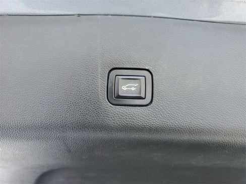 Used 2019 Chevrolet Traverse LT image 33