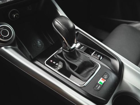 Used 2024 Alfa Romeo Tonale Ti AWD/4WD image 28