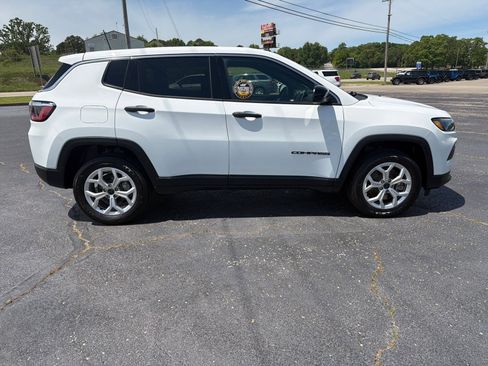 Used 2025 Jeep Compass Sport AWD/4WD image 9