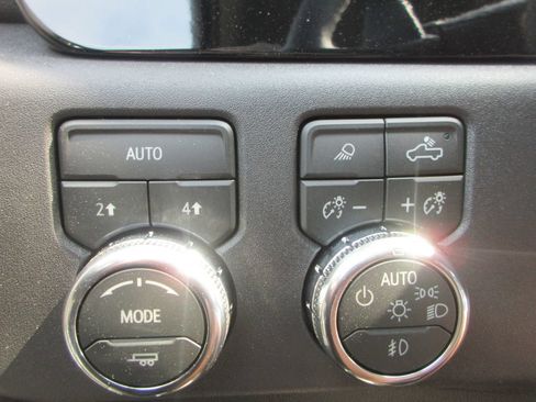 New 2026 GMC Sierra 1500 SLT w/ SLT Premium Plus Package AWD/4WD image 18