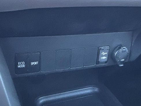 Used 2018 Toyota RAV4 XLE image 21