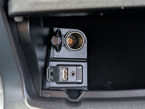 Used 2016 Toyota Camry SE w/ Moonroof Package image 23