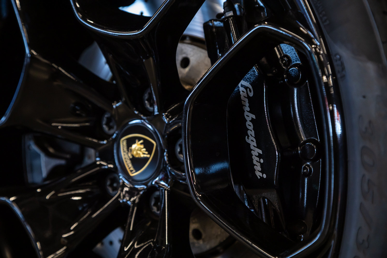 Used 2018 Lamborghini Huracan LP 580-2 RWD image 31