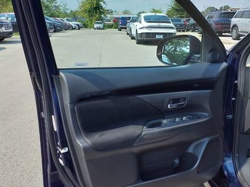 Used 2020 Mitsubishi Outlander ES FWD image 17