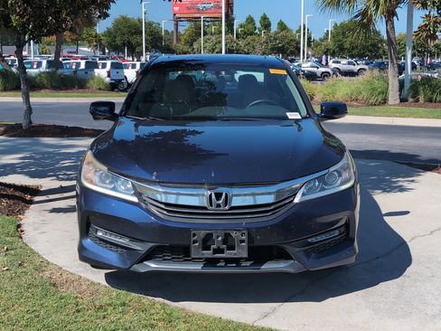 Used 2017 Honda Accord EX image 3