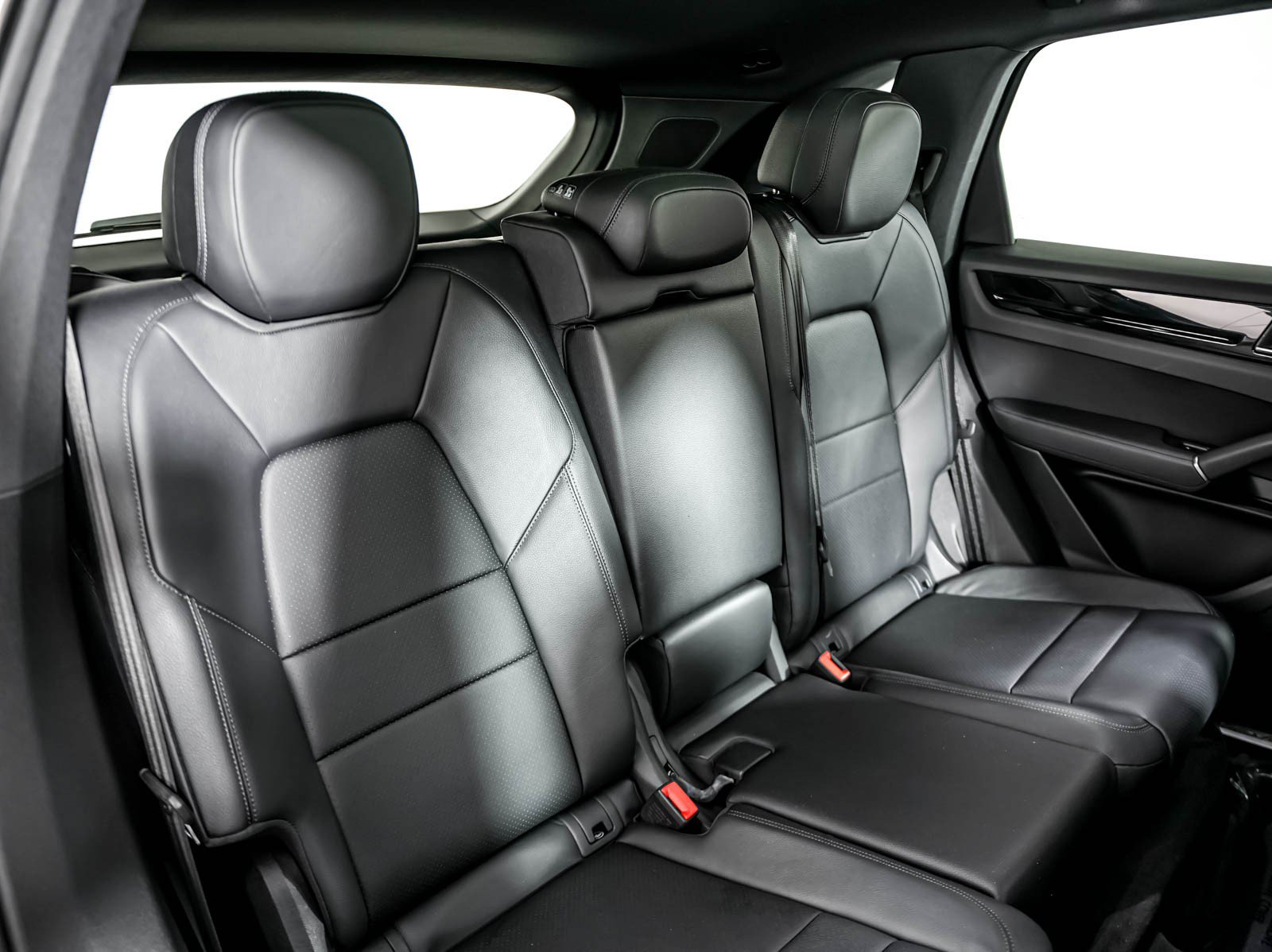 Certified 2022 Porsche Cayenne AWD/4WD image 6