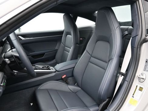 Certified 2025 Porsche 911 Carrera RWD image 5