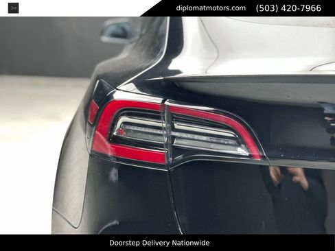 Used 2021 Tesla Model 3 Performance image 14