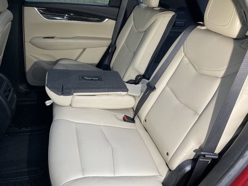 Used 2017 Cadillac XT5 FWD image 36