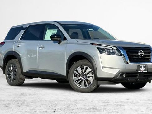 New 2025 Nissan Pathfinder S image 2