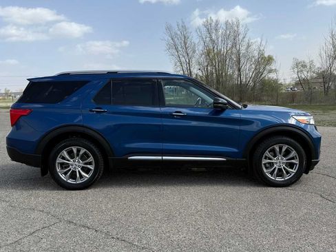 Used 2022 Ford Explorer Limited w/ Equipment Group 301A AWD/4WD image 3