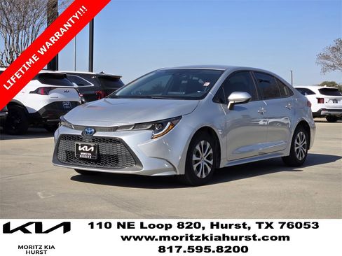 Used 2022 Toyota Corolla LE image 2