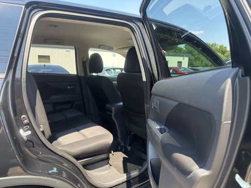 Used 2016 Mitsubishi Outlander SE FWD image 29