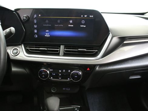 Used 2024 Chevrolet Trax ACTIV w/ Sunroof Package FWD image 18