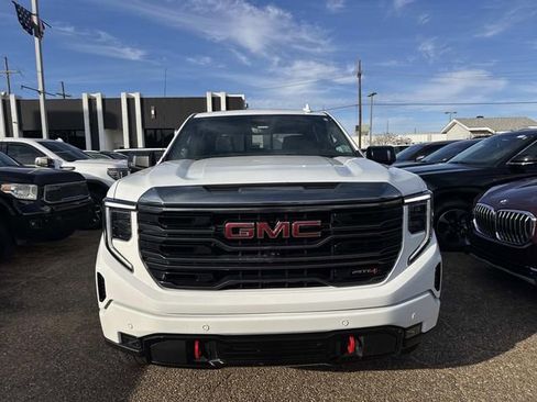 Used 2024 GMC Sierra 1500 AT4 w/ Technology Package image 2