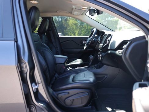 Used 2017 Jeep Cherokee High Altitude AWD/4WD image 9