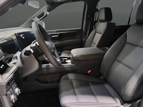 Used 2026 Chevrolet Suburban Z71 w/ Comfort Package AWD/4WD image 16