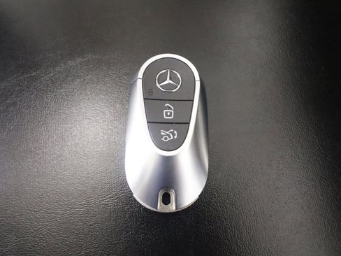 Used 2025 Mercedes-Benz GLC 300 GLC 300 image 23