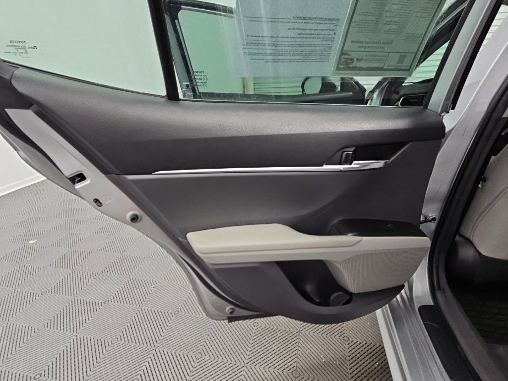 Used 2021 Toyota Camry SE FWD image 32
