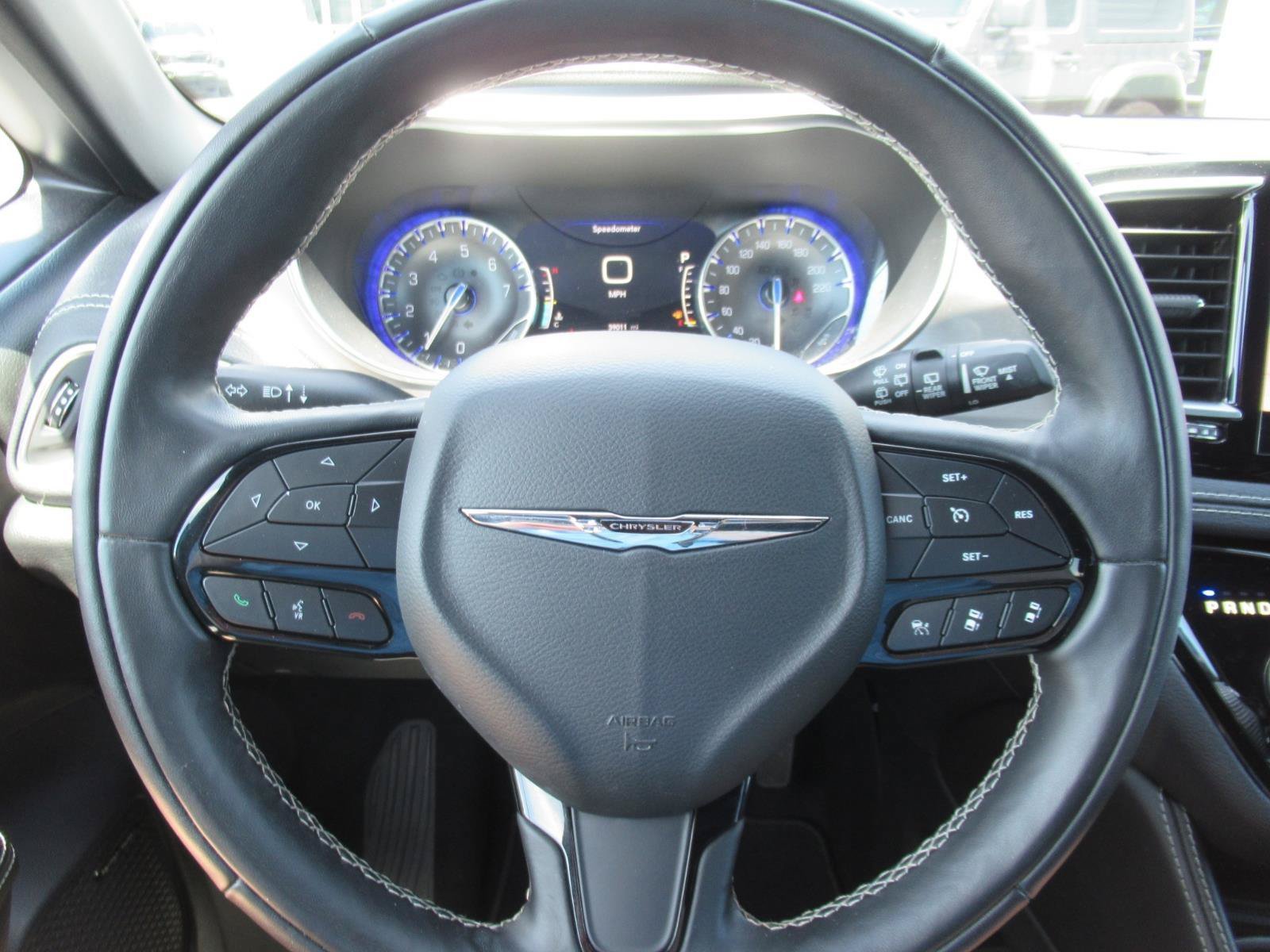 Used 2022 Chrysler Pacifica Limited w/ S Appearance Package FWD image 25