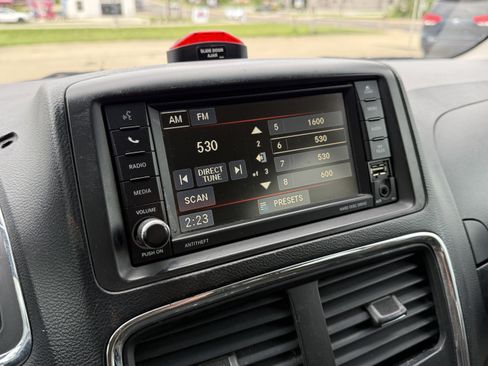 Used 2017 Dodge Grand Caravan SE w/ Power Window Group FWD image 19