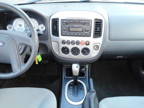 Used 2005 Ford Escape 4WD Hybrid image 20