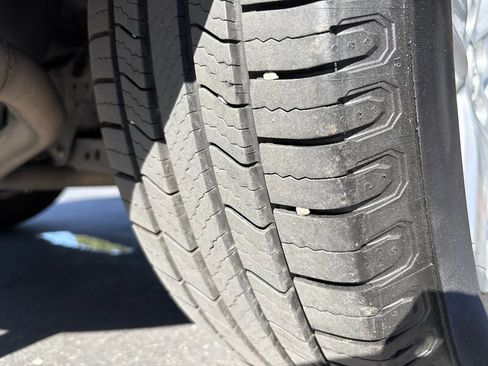 Used 2013 Toyota RAV4 XLE image 18