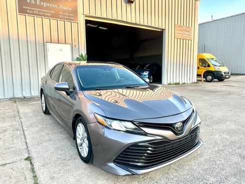 Used 2018 Toyota Camry LE FWD image 9
