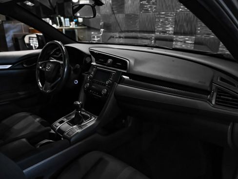 Used 2018 Honda Civic Sport image 10