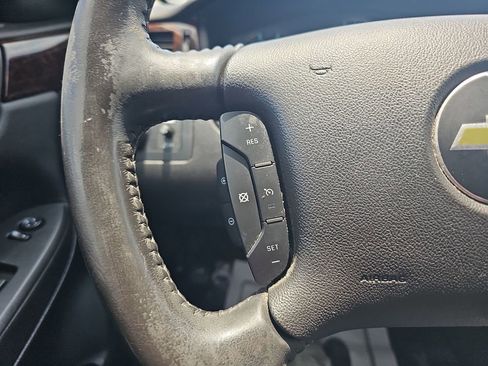 Used 2013 Chevrolet Impala LTZ FWD image 17