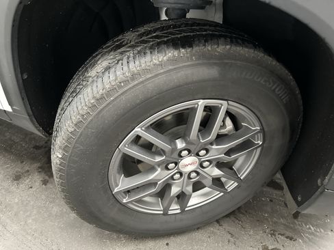 Used 2025 GMC Acadia Elevation FWD image 11