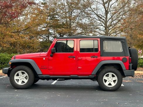 Used 2013 Jeep Wrangler Unlimited Sport AWD/4WD image 3