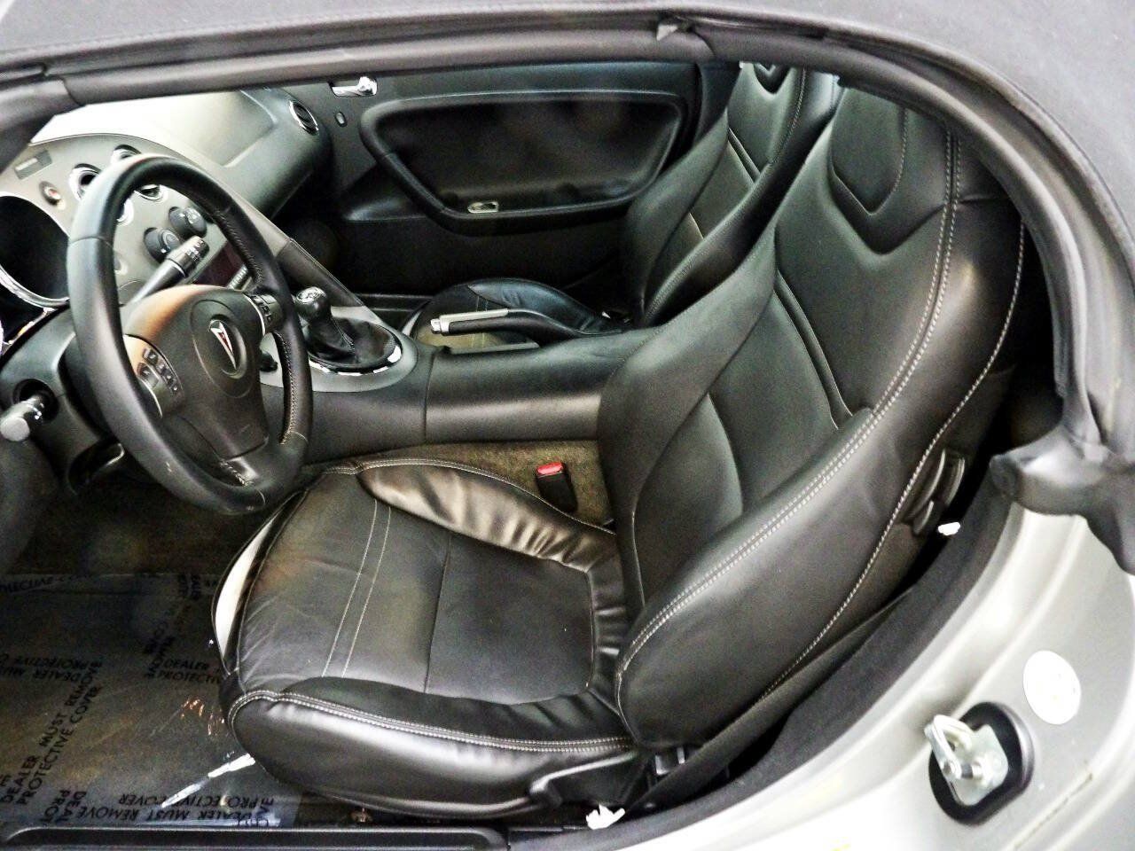 Used 2007 Pontiac Solstice Convertible w/ Premium Package RWD image 8
