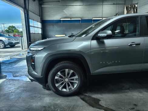 New 2026 Chevrolet Equinox LT w/ Convenience Package II AWD/4WD image 17