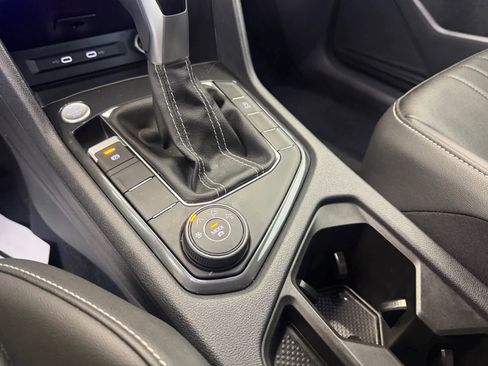 Used 2024 Volkswagen Tiguan SE image 26