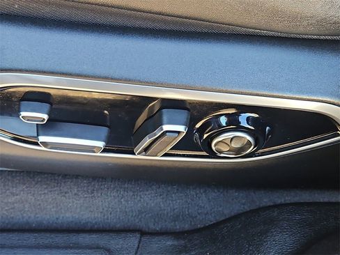 Used 2022 Jeep Grand Cherokee Overland w/ Luxury Tech Group IV image 26