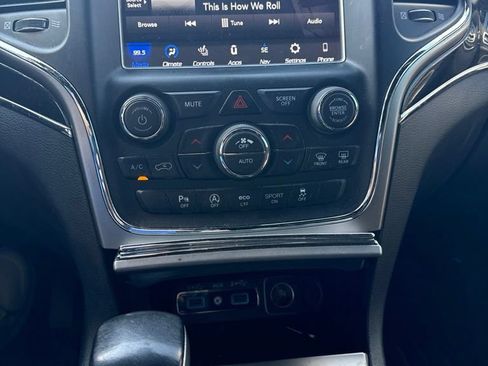 Used 2018 Jeep Grand Cherokee Trailhawk AWD/4WD image 24