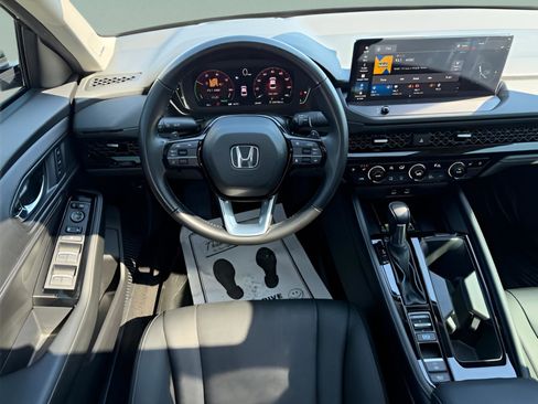 Used 2023 Honda Accord Touring image 11