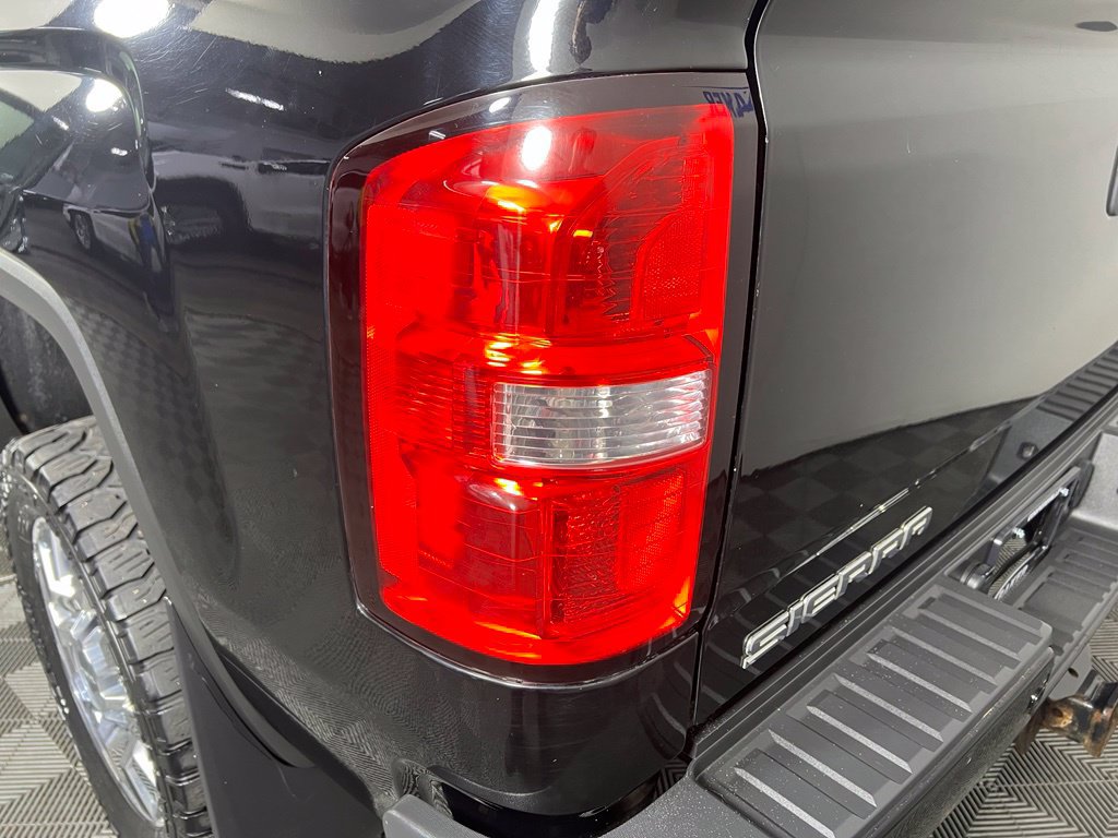 Used 2016 GMC Sierra 2500 Denali w/ Suspension Package, Off-Road AWD/4WD image 34