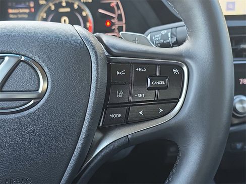 Used 2024 Lexus ES 250 w/ Premium Package image 17