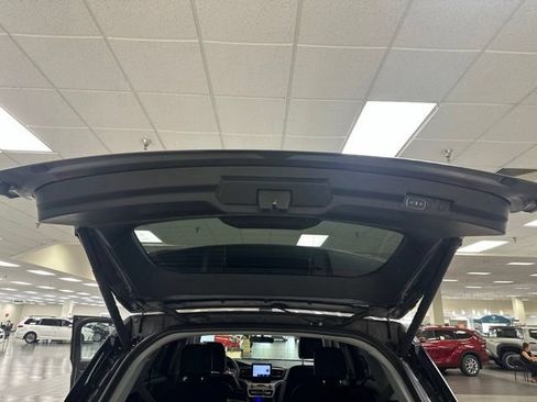 Used 2023 Ford Explorer XLT w/ Equipment Group 202A AWD/4WD image 22