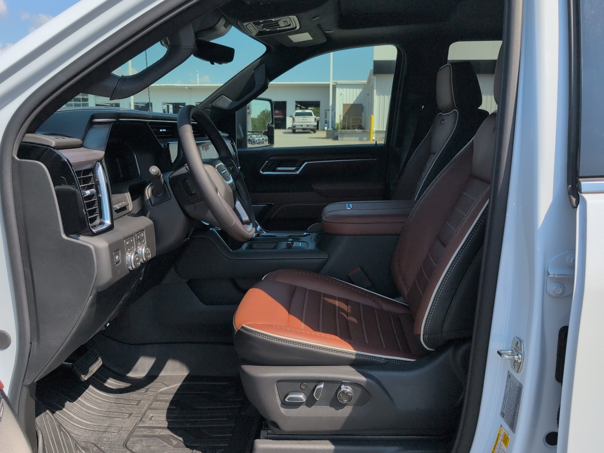 New 2026 GMC Sierra 3500 Denali Ultimate w/ LPO, Black Badging Package AWD/4WD image 14