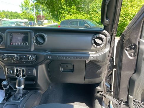Used 2022 Jeep Wrangler Unlimited Sport AWD/4WD image 28