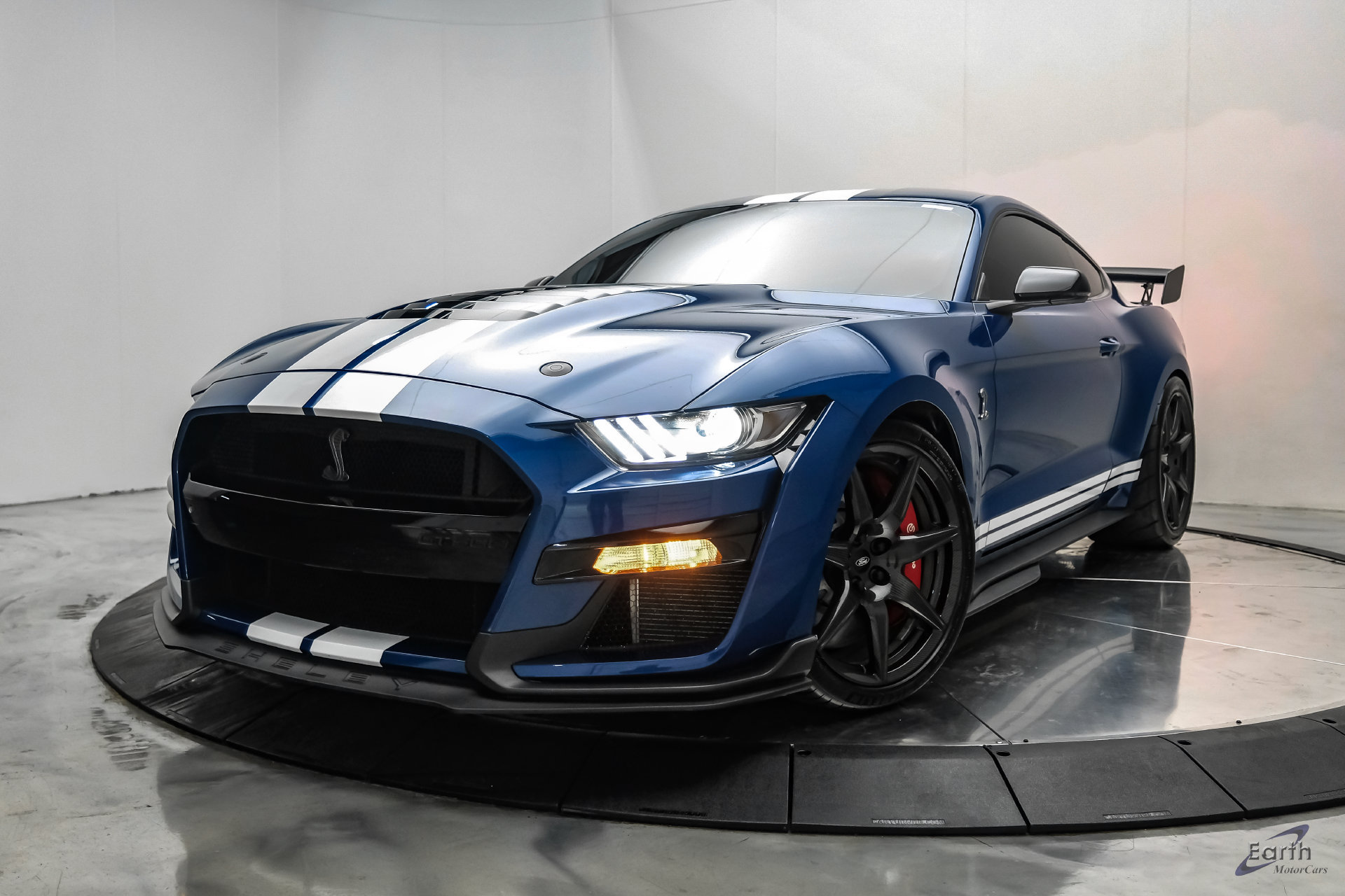Used 2022 Ford Mustang Shelby GT500 w/ Carbon Fiber Track Pack RWD image 6