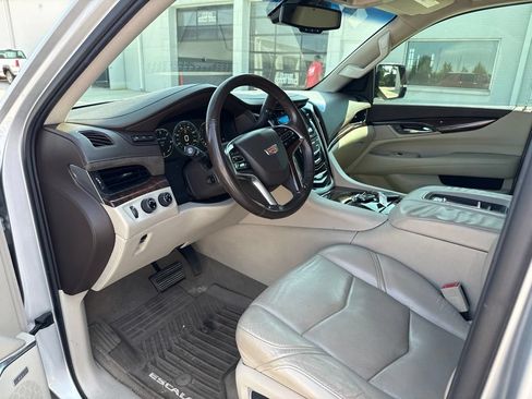 Used 2015 Cadillac Escalade ESV Premium AWD/4WD image 10