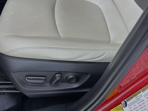 Used 2022 Toyota Corolla Cross XLE w/ Convenience Package FWD image 23