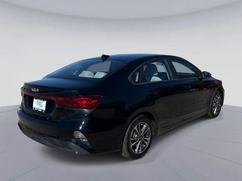 Used 2023 Kia Forte LXS w/ LXS Technology Package image 4