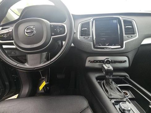 Used 2018 Volvo XC90 T6 Momentum w/ Convenience Package AWD/4WD image 4