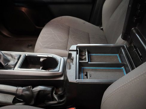 Used 2016 Toyota Tacoma TRD Off-Road image 9