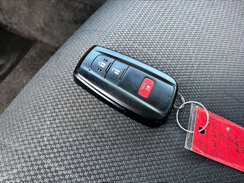 Used 2025 Toyota RAV4 XLE image 15